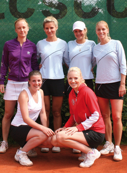 1. Damen 2009, von oben Christina Roth, Vanessa Hegemann, Aleksandra Marjanovic, Maraike Biglmaier. Unten: Alena Sander und Marie Gervelis. 