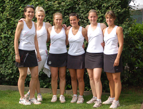 1. Damen 30 (von links): Saskia Zink, Mona Bahrenburg, Diana Koopmann, Steffi Kartmann, Jessica Strauchmann, Nicole Mirow.